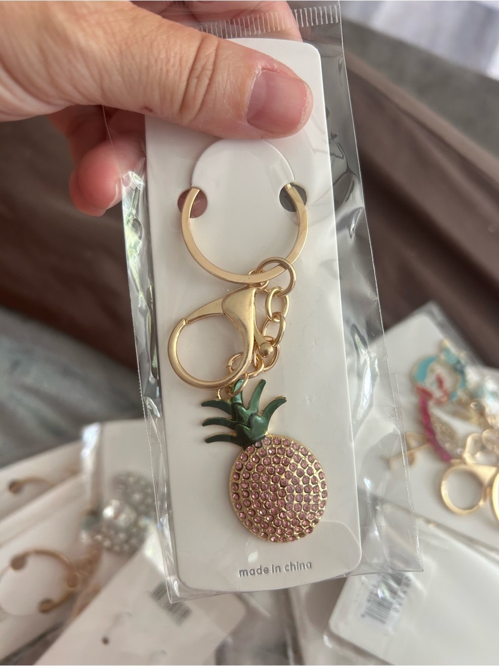 🔥$2 pineapple keychain - Picture 2 of 2